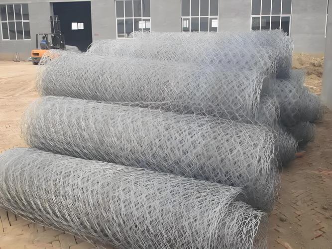 土石方护坡石笼网的省时施工方法