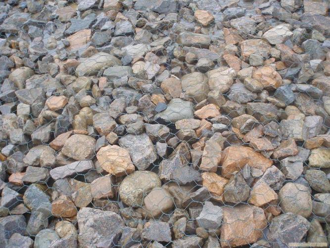 公路铁路沿线石笼网防护系统的建立