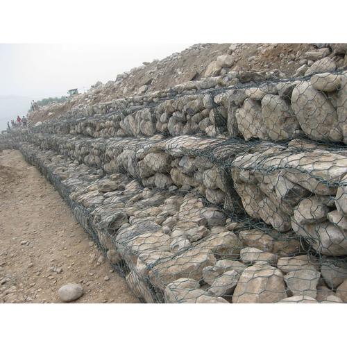 PE覆塑石笼网：水库堤坝加固的工程材料
