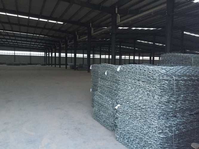 公路与铁路沿线防护用石笼网的探讨