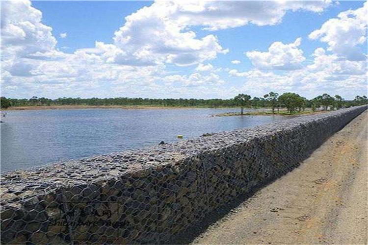 PE覆塑石笼网：河道治理的新材料
