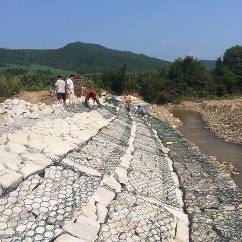中小河流治理与河岸坡脚防护策略研究
