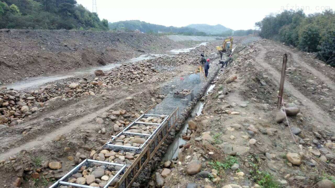 轻型石笼网垫在河道生态护坡的应用