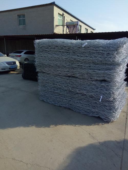 80×100mm大孔径石笼网在河道治理中的应用